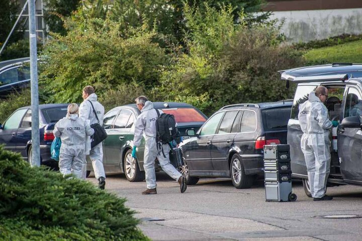 Drei Menschen starben. Polizisten sicherten nach der Tat Spuren.