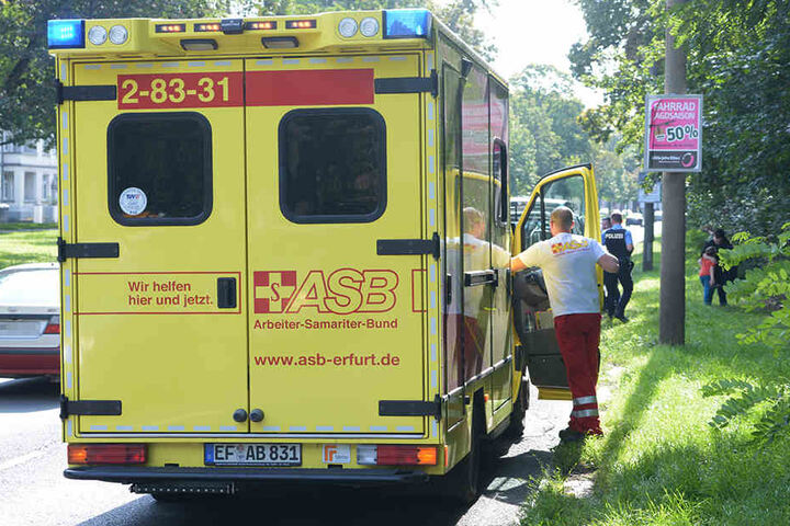 Die junge Frau wurde zur weiteren medizinischen Untersuchung in ein Krankenhaus gebracht.
