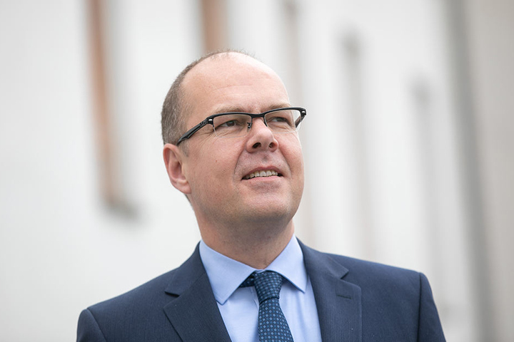 Dresdens Gefängnis-Chef Jörn Goeckenjan (48) macht der Personalmangel zu schaffen.