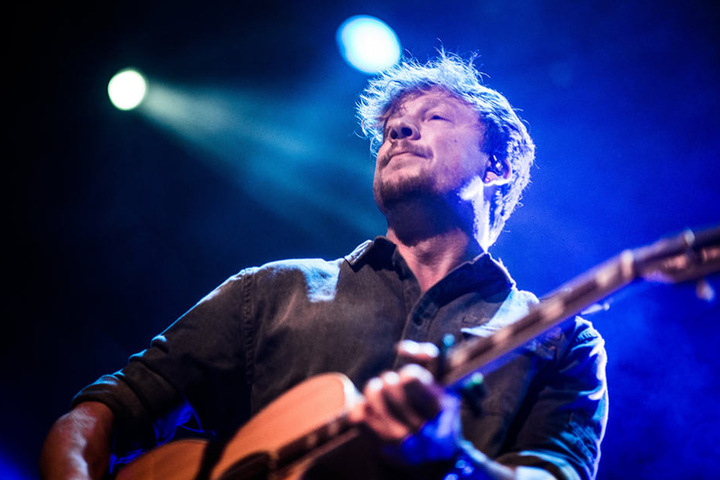 Samu Haber, Frontmann bei Sunrise Avenue, rockt die Bühne.
