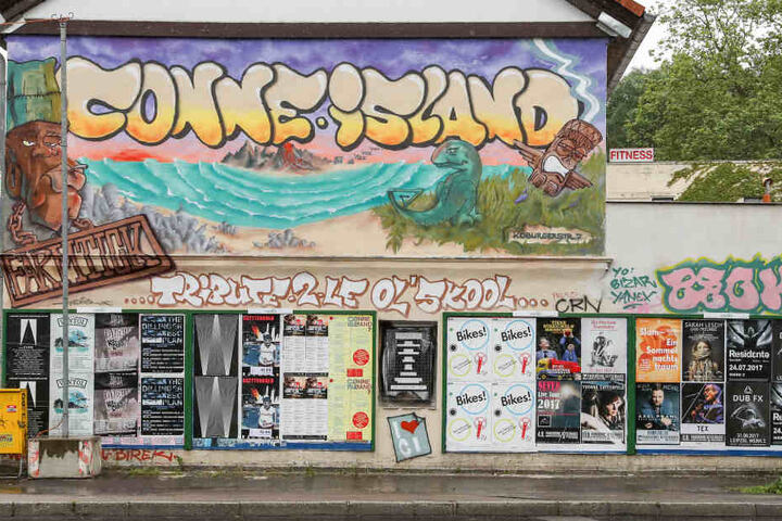 Auch das Conne Island ist für seine bunte Fassade bekannt.