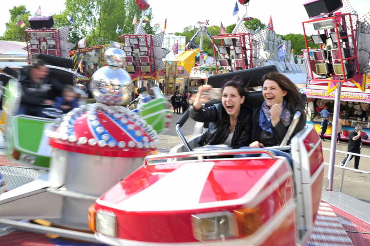 Rummelspaß im Fahrgeschäft: Beim jüngsten Frühlingsfest tummelten sich rund 100.000 Besucher.