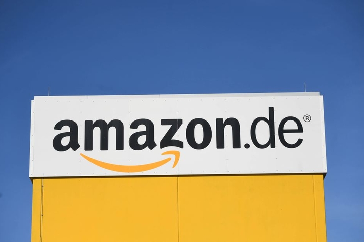 Zahlreiche Händler in Deutschland wickeln ihre Geschäfte über den
Internet-Versandriesen „Amazon“
ab.