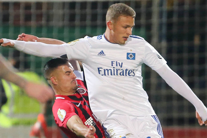 Aktuell schnürt Stürmer Jann-Fiete Arp noch für den Hamburger SV seine Fußballschuhe.