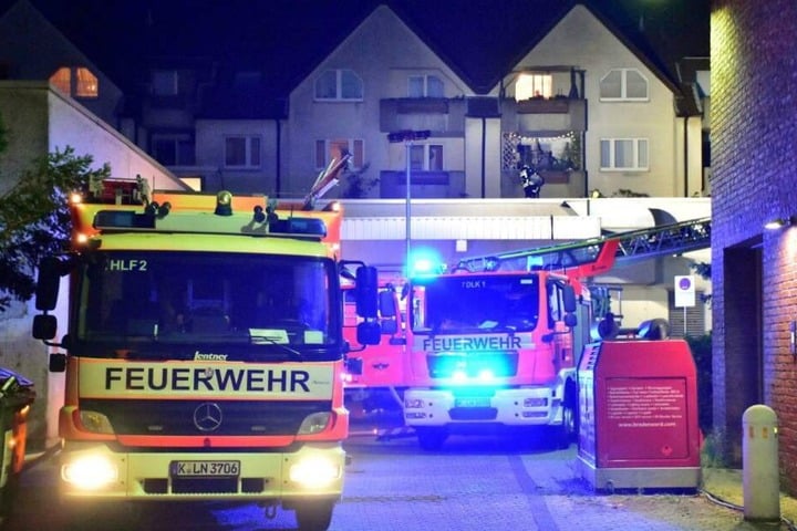 Das Feuer in Köln-Porz wurde erfolgreich gelöscht, Bewohner gerettet.