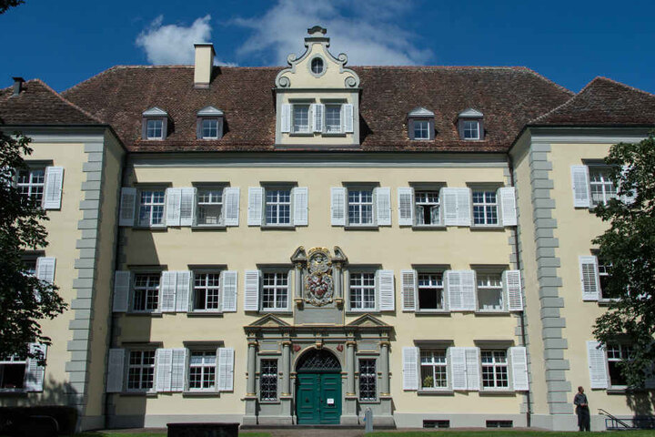 Das Foto zeigt das Landgericht Konstanz am Bodensee.