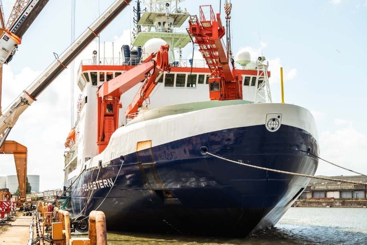 Auf dem Schiff Polarstern bereiten sich die Forscher auf ihre Reise in die Arktis vor.