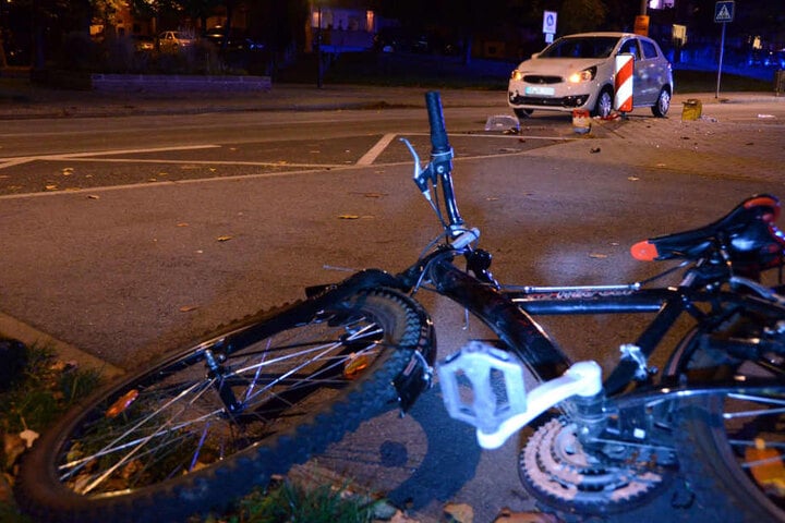 Die Radfahrerin erlitt bei dem Zusammenstoß schwere Verletzungen.