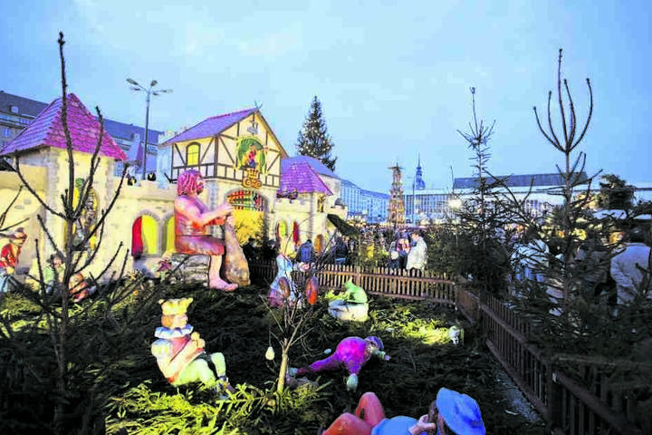 Ob Riese, Froschkönig oder eingeschlafener König - der Märchenwald gehört seit 30 Jahren zum Striezelmarkt.