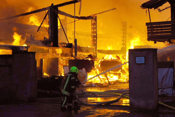 Der Gebäudekomplex stand am Mittwoch in Vollbrand.