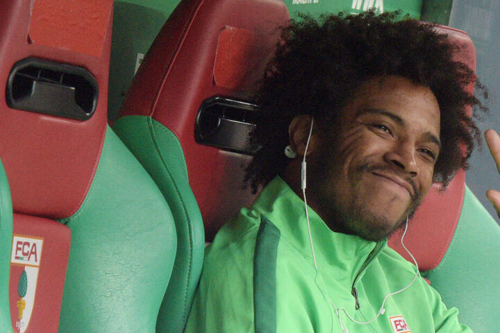 Aktuell steht Caiuby noch immer beim FC Augsburg unter Vertrag.