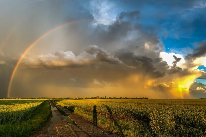 Nach dem Regen kommt der Sonnenschein: Auf die Unwetterwolken folgte ein Regenbogen.
