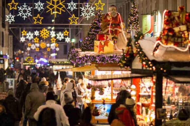Insgesamt konnten die Weihnachtsmarkt-Besucher an 105 Ständen bummeln.