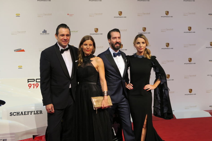 Sascha Vollmer mit Freundin Jenny und Alec Völkel mit Ehefrau Johanna (von links).