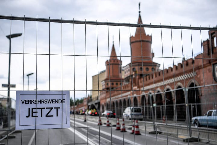 Schon im Mai forderten Demonstranten in Kreuzberg, dass mehr auf den Verkehr mit Fahrrädern gesetzt wird.