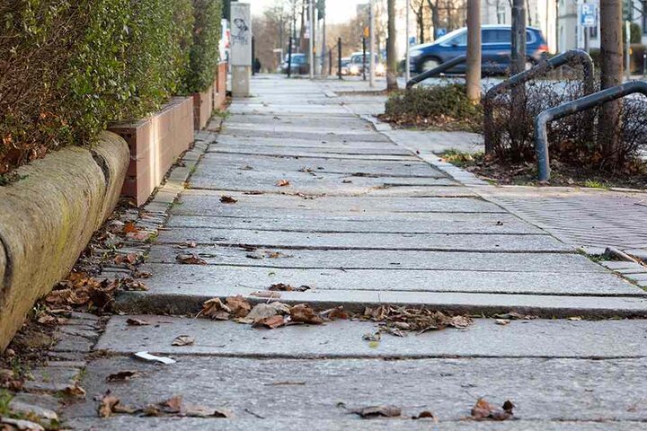 Die Chemnitzer Fußwege bröckeln vor sich hin. CDU und FDP wollten einen Beauftragten und 500.000 Euro mehr für das 1200 Kilometer lange Wegenetz.