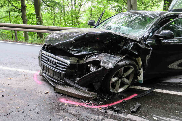 An den Fahrzeugen entstand ein erheblicher Schaden.