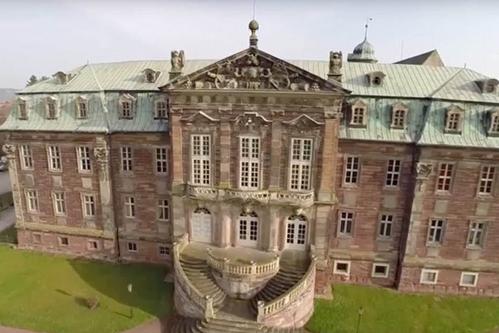 1000 statt bisher 750 Teilnehmer werden zum 4. Kyffhäusertreff erwartet. Deshalb zieht der Rechtsaußen-Flügel der AfD auf Schloss Burgscheidungen nach Sachsen-Anhalt um.