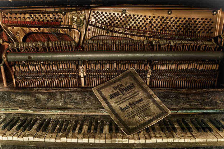 Es wird vermutlich Jahre, wenn nicht Jahrzehnte her sein, dass jemand zuletzt das Notenheft "Der junge Pianist" aufgeschlagen hat.