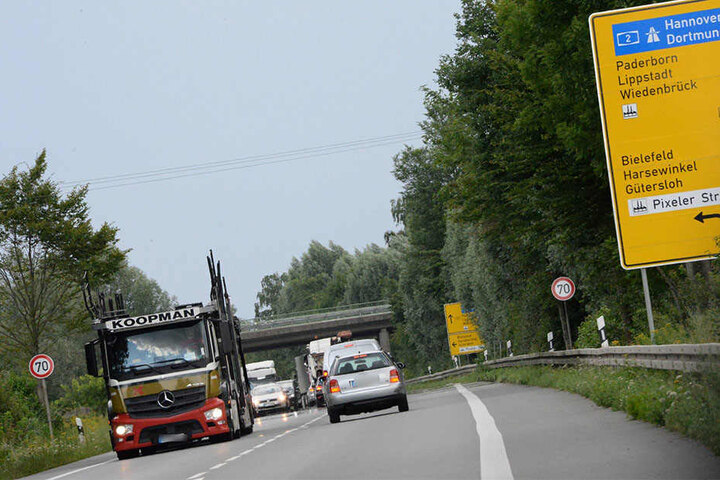 Die B64 musste für rund zwei Stunden gesperrt werden.