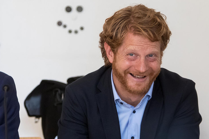 Baubürgermeister Michael Stötzer (45, Grüne) nimmt den Paternoster am Montag wieder in Betrieb.