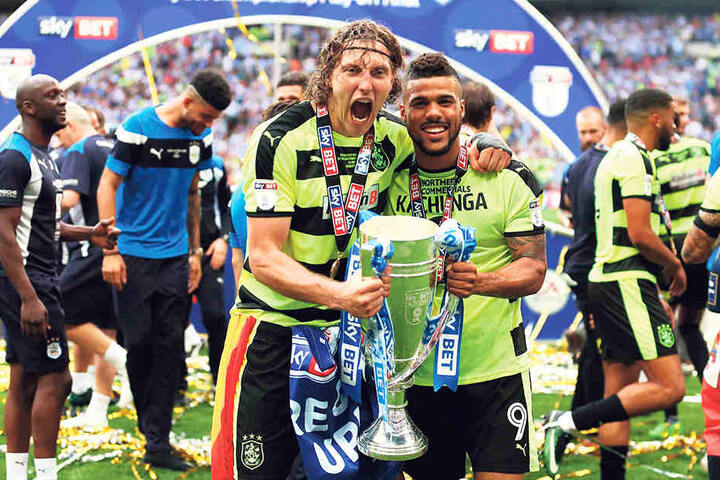 Zumindest ein überragendes Jahr hatte Michael Hefele in Huddersfield. Er stieg 2017 sensationell in die Premiere League auf. In dieser spielt er aber keine Rolle. Bisher reichte es nur zu zwei Einsätzen.