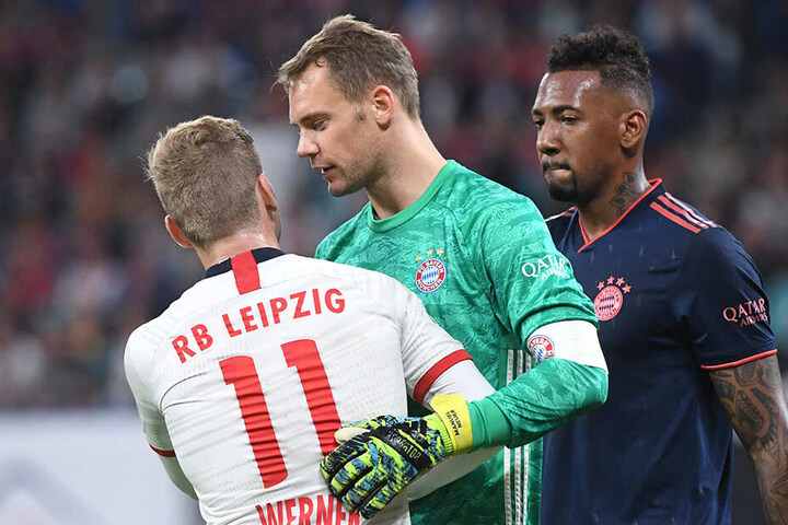 Bislang war es still - nun scheint ein verbaler Kampf ums Tor zu entstehen. ter Stegen stellt nun Ansprüche.