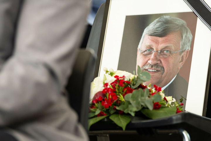 Ein Bild von der Trauerfeier für den erschossenen Kasseler Regierungspräsidenten Walter Lübcke.