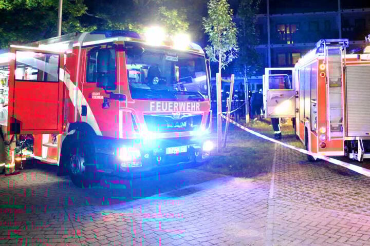 Die Feuerwehr brachte die Bewohner in Sicherheit.