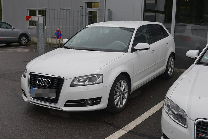 Nach diesem weißen Audi A4 Avant wird jetzt gefahndet.