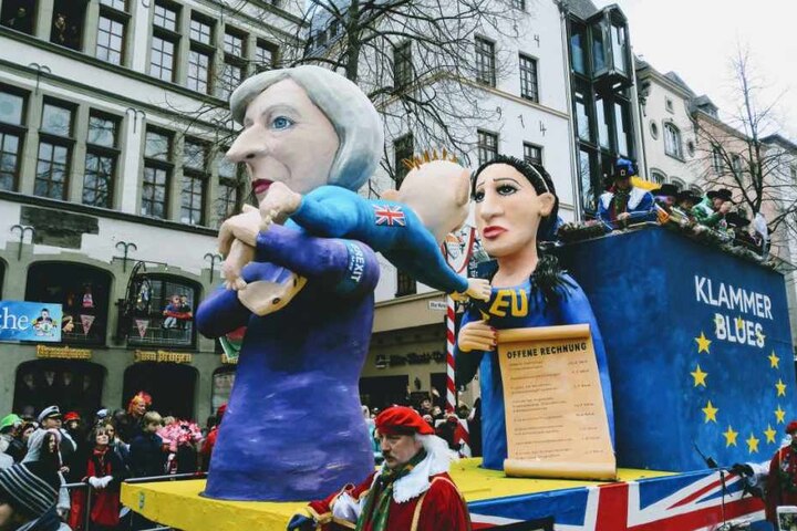 Brexit-Festwagen "Klammer Blues"