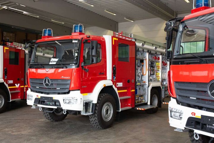 Das Bundesamt für Bevölkerungsschutz und Katastrophenhilfe (BBK) präsentiert in Halle 3 das neue Löschgruppenfahrzeug Katastrophenschutz (LF-KatS) vom Typ MB Atego 1327 AF.
