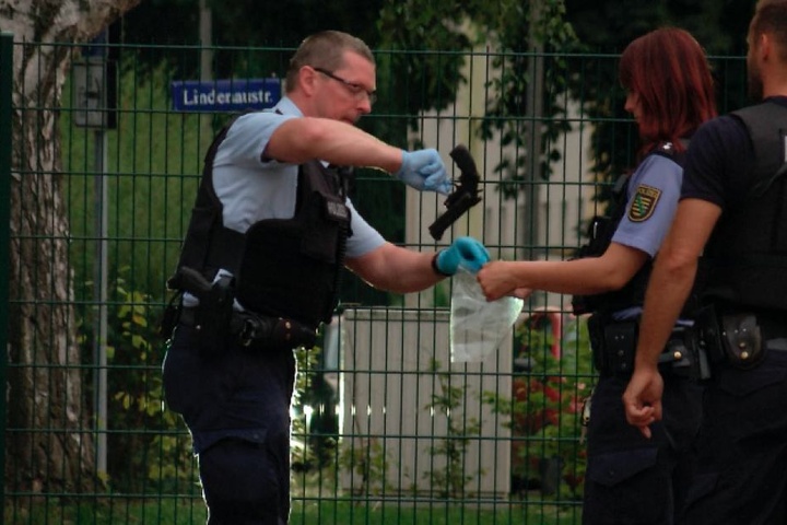 Raue Sitten: Mit Schreckschusswaffe und Fäusten gingen KMN-Gang und Miri-Clan hinter dem Hauptbahnhof aufeinander los.