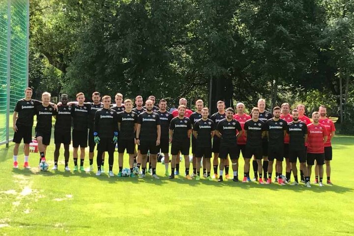 Die fast komplette Mannschaft beim Auftakt.