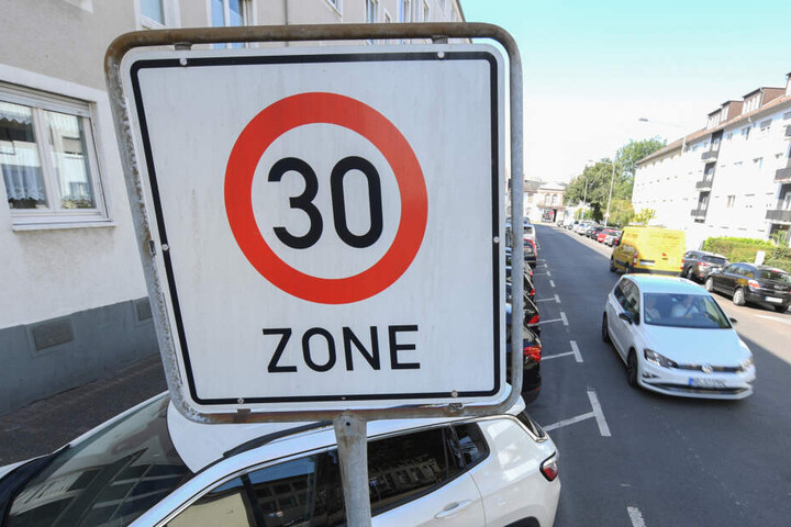 Auch in dieser 30-Zone könnte der Blitzer noch zum Einsatz kommen (Symbolbild).