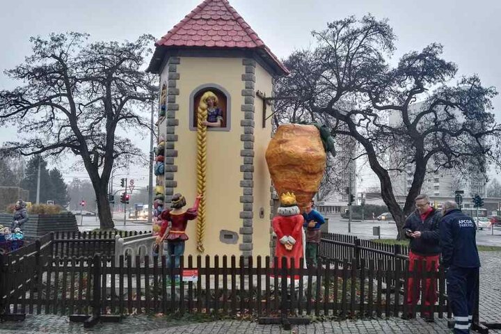 Am Mittwochmorgen standen die Figuren, so als wäre nichts gewesen, wieder am ursprünglichen Platz.