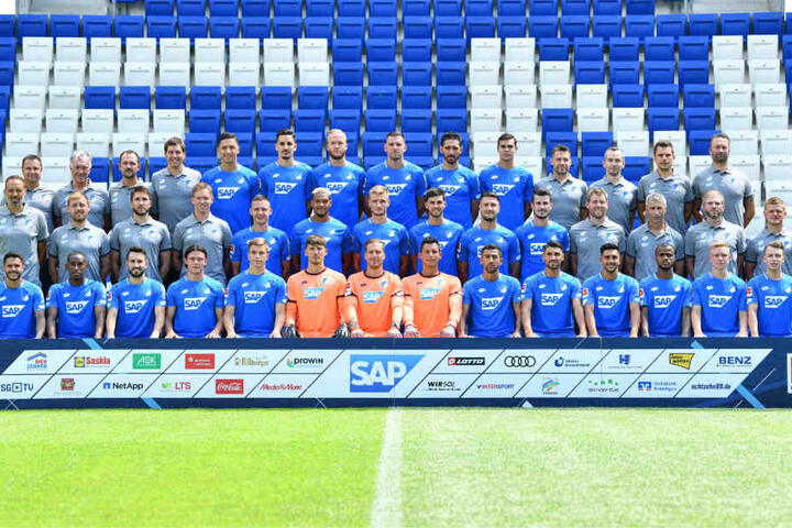 Die Mannschaft des TSG 1899 Hoffenheim bei einem Fototermin für die Saison 2018/19 in der Rhein-Neckar-Arena.