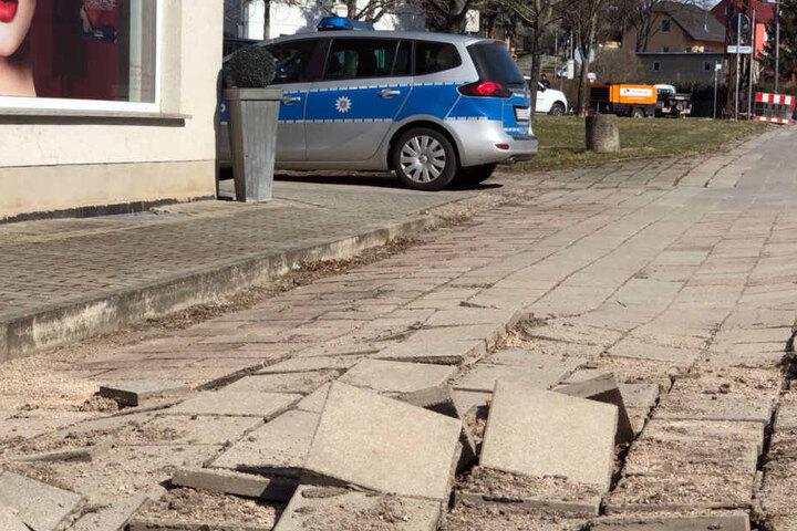 Feuerwehr und Polizei eilten zur Stelle der vermeintlichen Explosion.