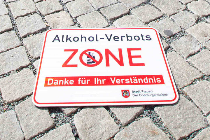 Keine vollen Flaschen mehr in Plauen: Polizei, Stadt, Händler und Verkehrsbetrieb sind sehr zufrieden mit dem Alkoholverbot.