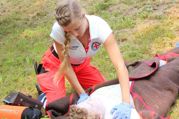 Bronze für Dresden: Ida Müller (20) bei einer Rettungsübung an Land.