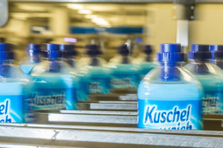 Unter der etablierten Weichspüler-Marke "Kuschelweich" will Fit-Chef Wolfgang Groß demnächst ein Wäsche-Parfüm auf den Markt bringen.