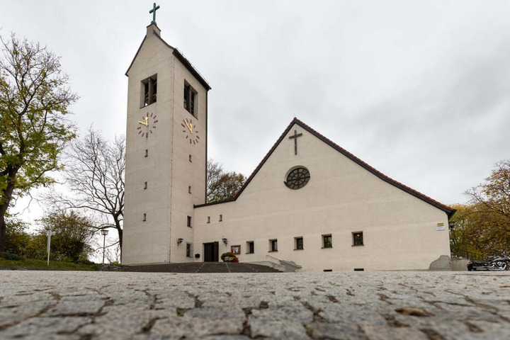 In der Gnadenkirche in Chemnitz-Borna kann man mit VR-Brillen ins Innere verschiedener Gotteshäuser blicken.