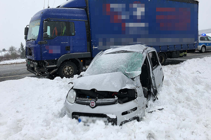 Der Fahrer des Fiat verstarb noch am Unfallort.