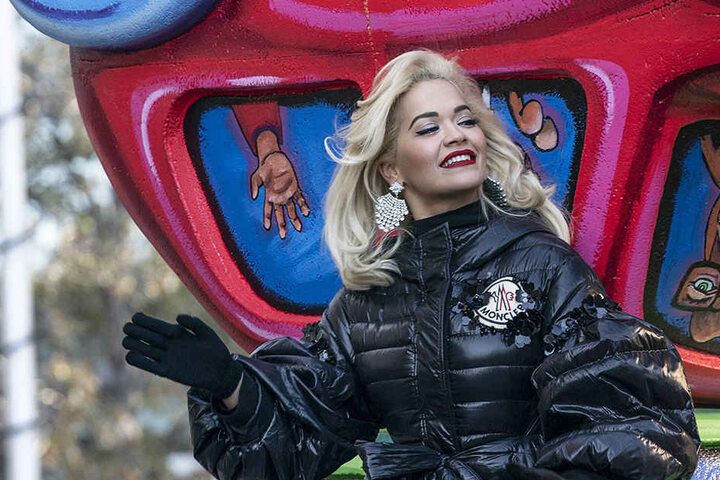 Vor ihrem Auftritt war bei Rita Ora noch alles in Ordnung.