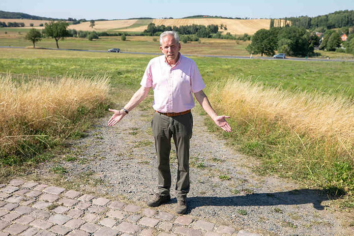 Gutsverwalter Heribert Meller (62) macht der Stadt schwere Vorwürfe: "Auf meine Anfragen wird einfach nicht reagiert."