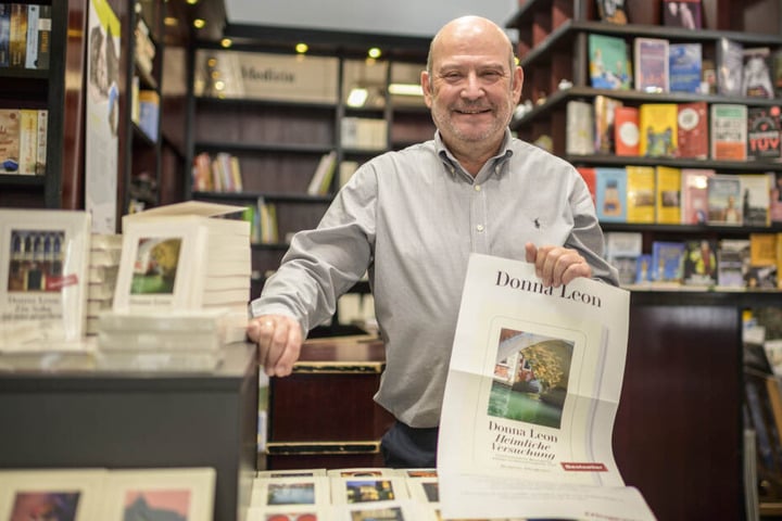 Berthold Freitag (61), Inhaber der Buchhandlung "Marx", holte die Bestseller-Autorin nach Sachsen.