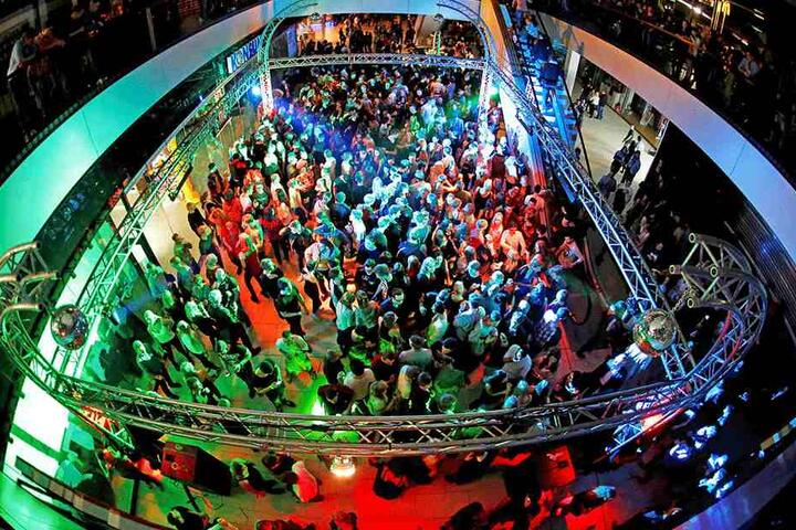 Sie gilt als Deutschlands größte Innenstadt-Party: die Unity.Dresden.Night.
Eine der Haupt-Locations ist die Centrum-Galerie.