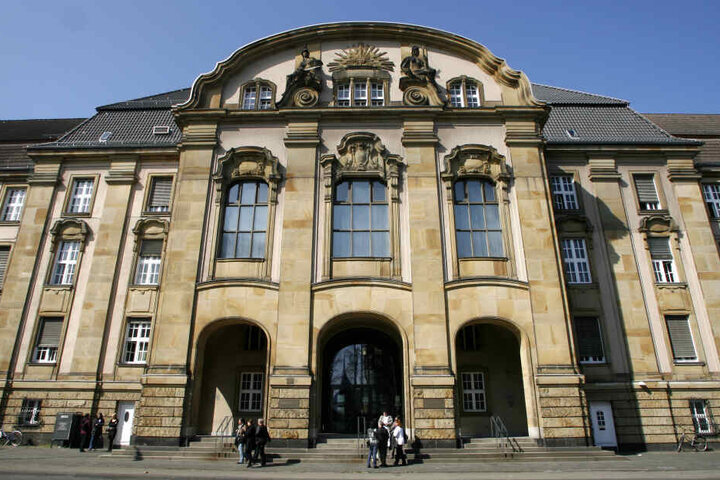 Das Foto zeigt das Amts- und Landgericht in Mönchengladbach.