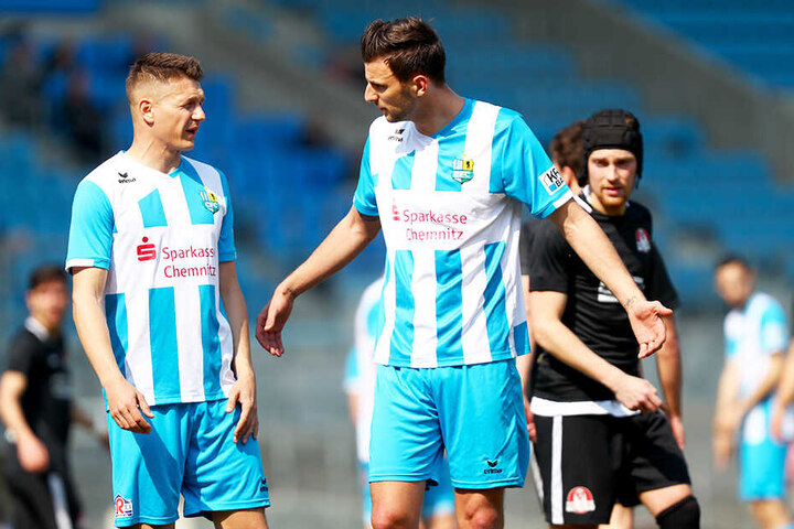 Daniel Frahn (l.) und Dejan Bozic im internen Duell um die Torjägerkrone.