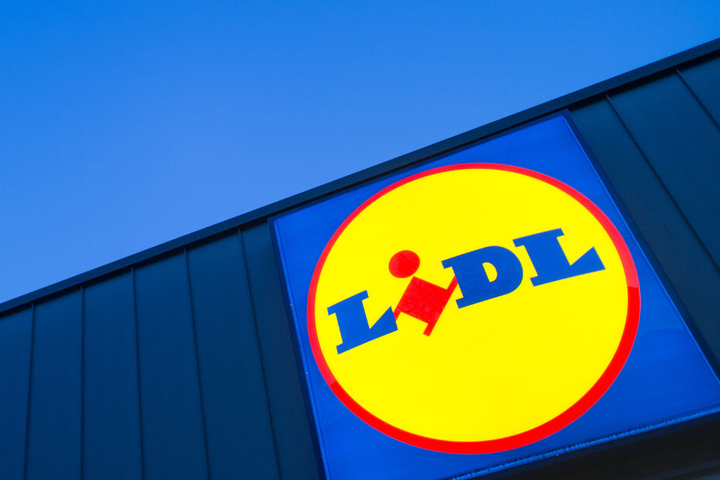 Der Lebensmittel-Discounter Lidl mit Sitz in Neckarsulm testet in einzelnen Filialen digitale Preisschilder.
